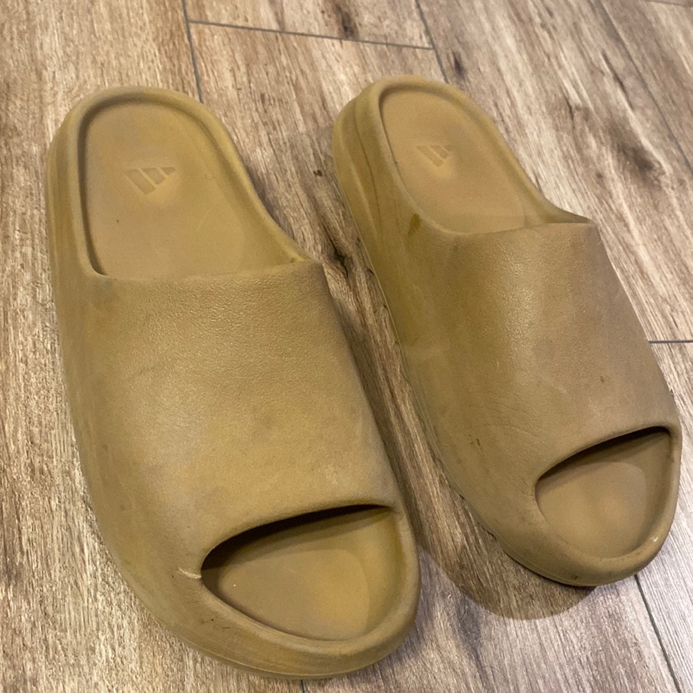 Yeezy core slides